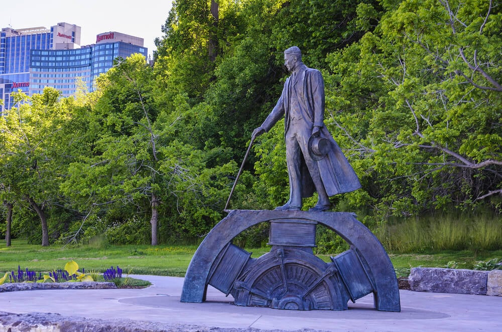 Nikola Tesla Statue Niagara