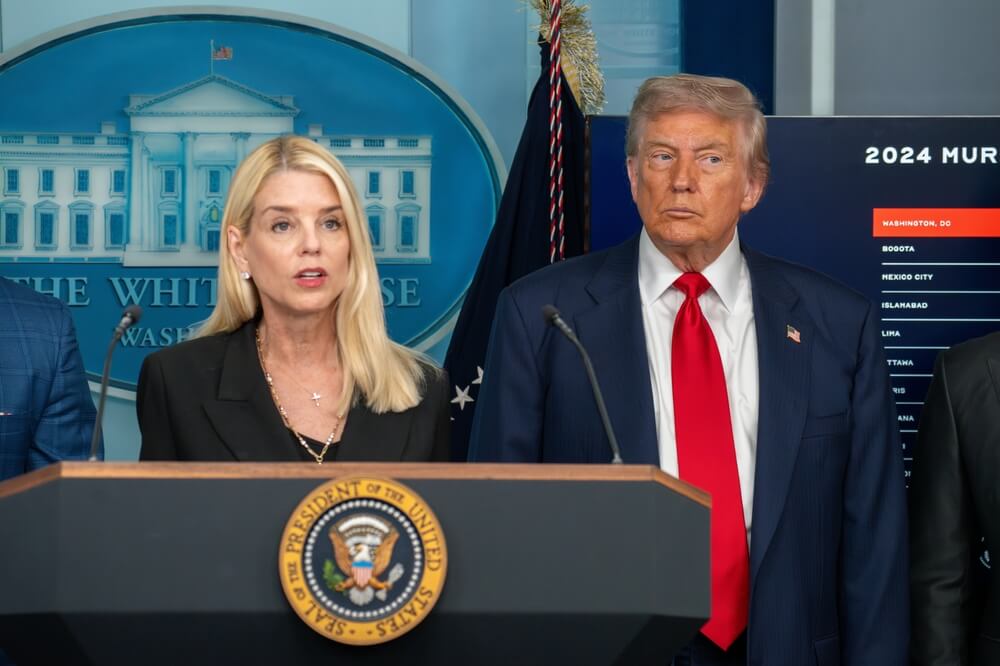 Pam Bondi, Donald Trump