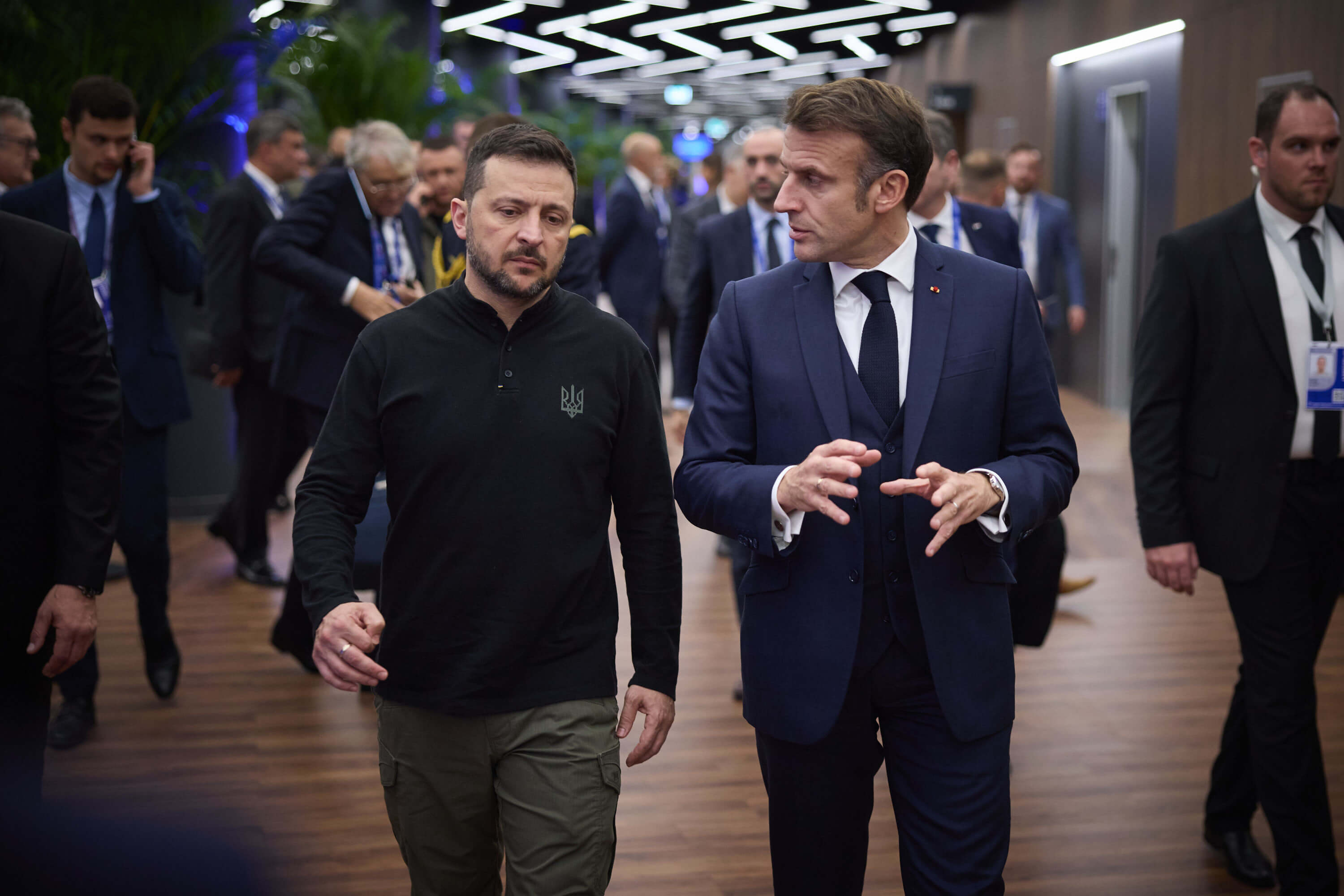 Volodymyr Zelensky, Emmanuel Macron