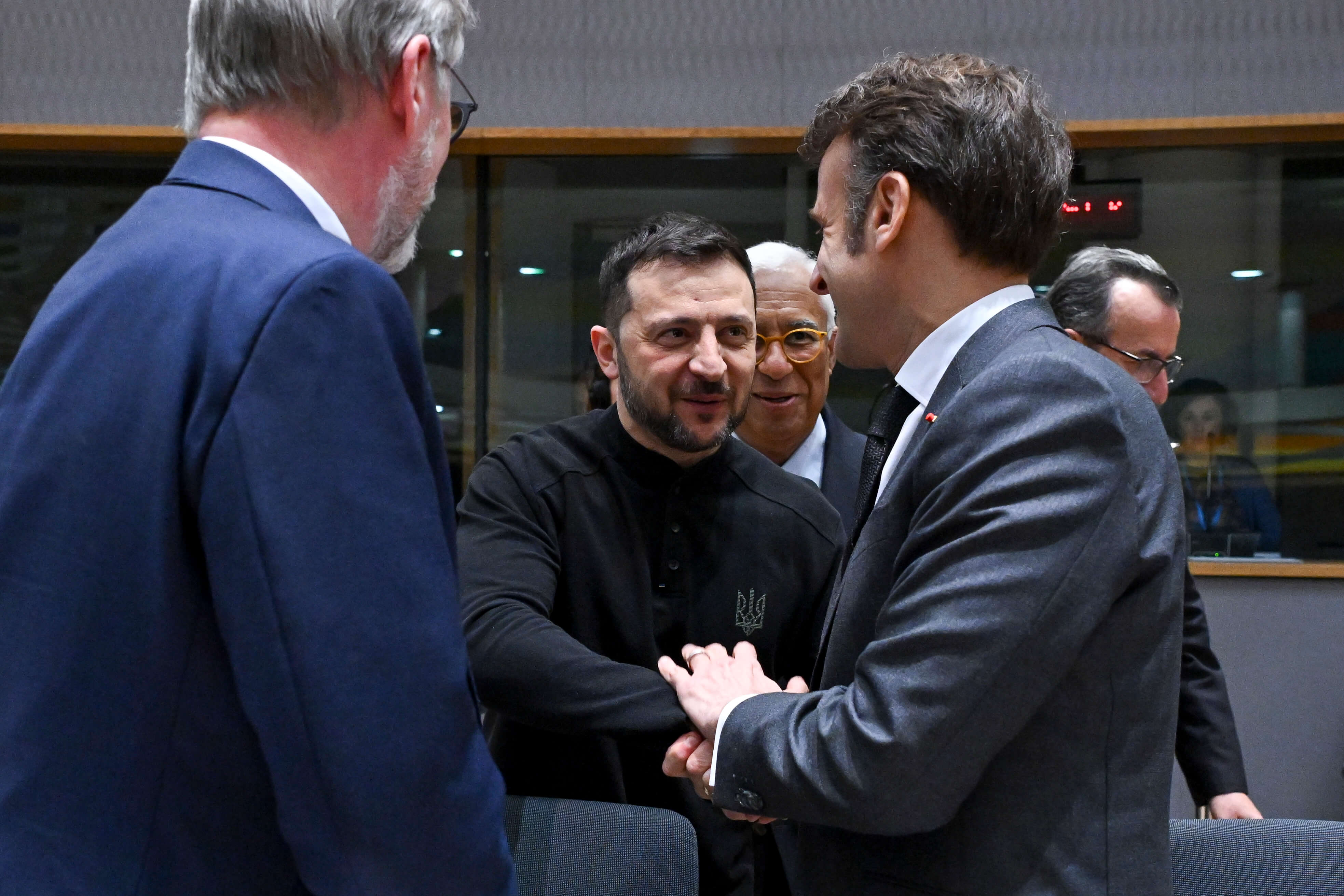 Volodymyr Zelenskyy, Emmanuel Macron