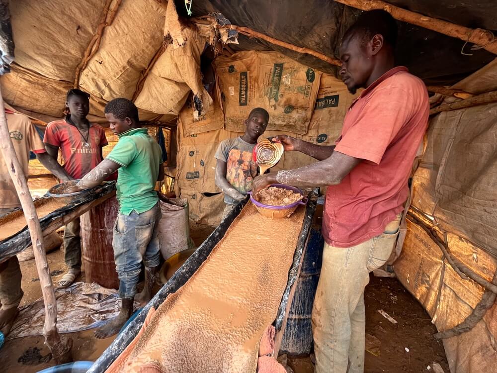 Gold Digging Burkina Faso