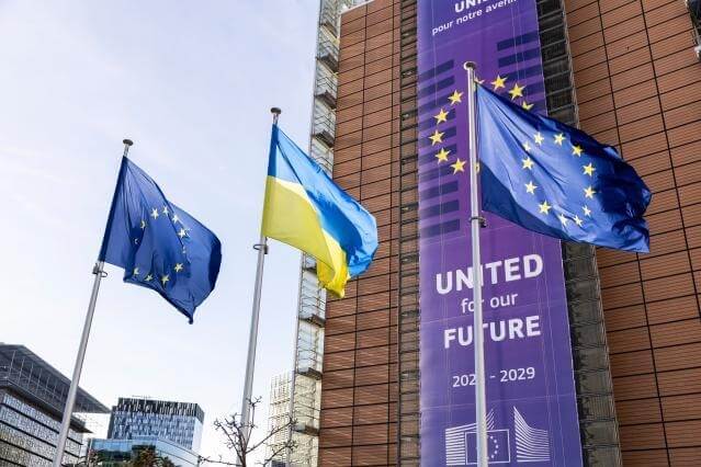 EU, Ukrainian Flags